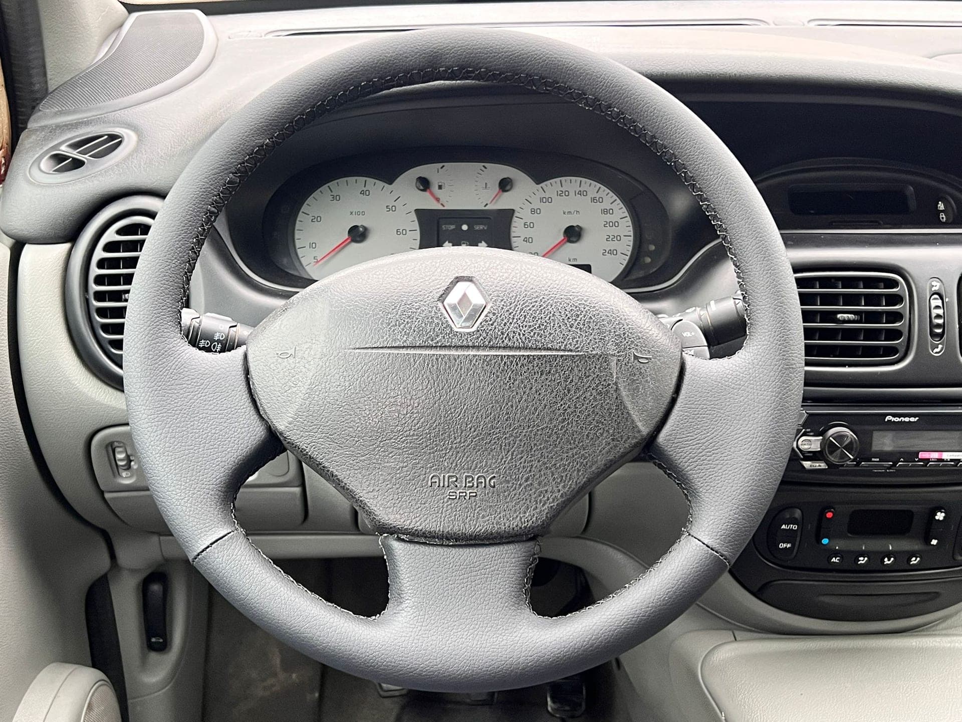 renault-scenic-rx4-2-0-16v-140-caballos