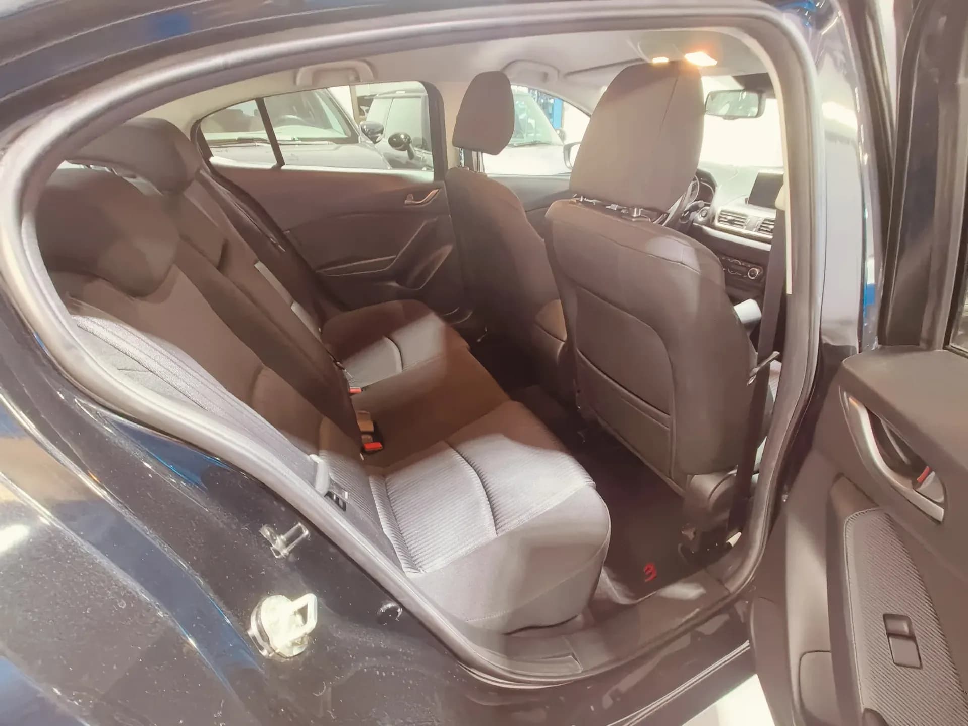 MAZDA 3 SEDAN
