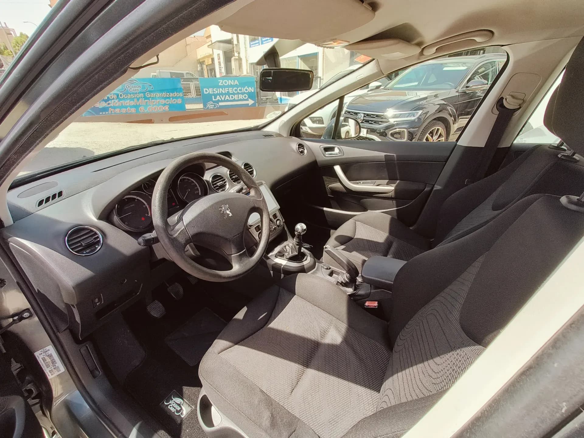 PEUGEOT 308
