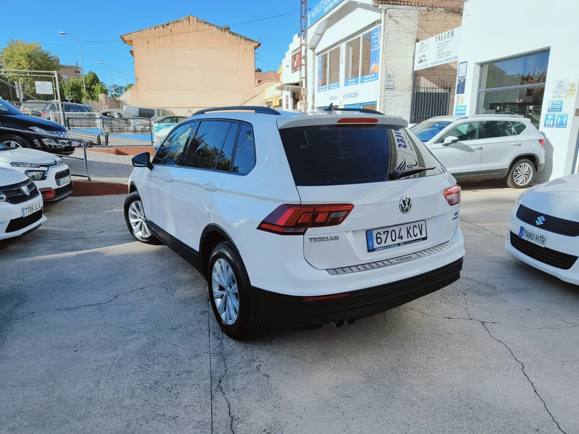 VOLKSWAGEN TIGUAN